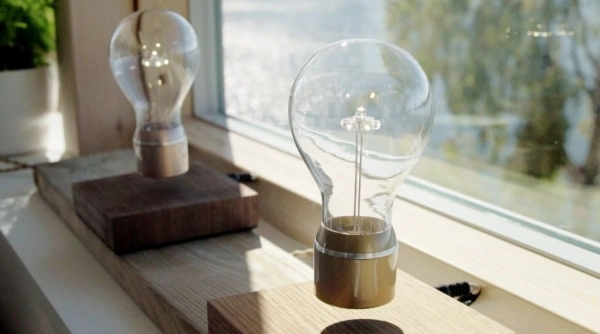 Левитирующая лампочка 