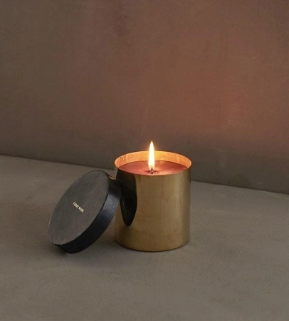 Подсвечник с ароматической свечoй