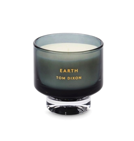 Свеча в стеклянном подстаканнике